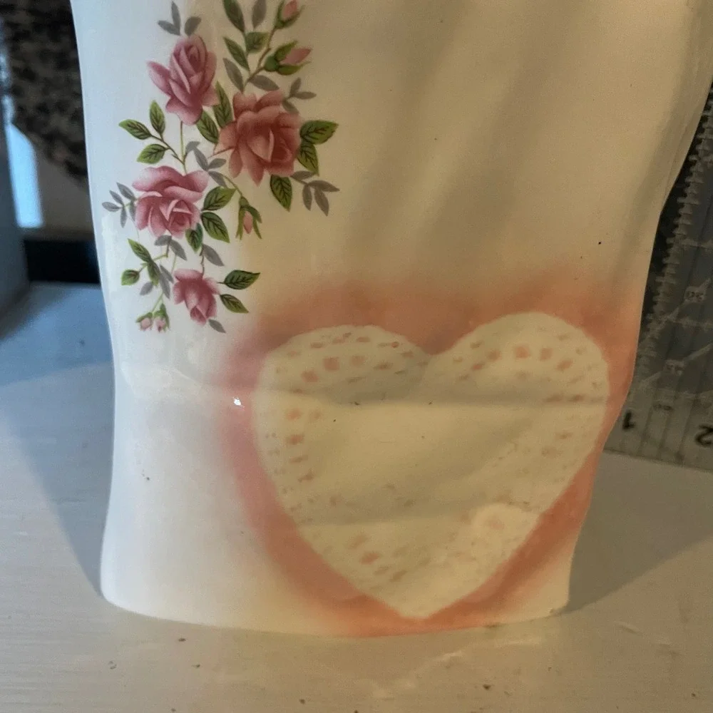 Vintage Ceramic Vase Pink‎ Roses Heart Detail Unique Home Decor